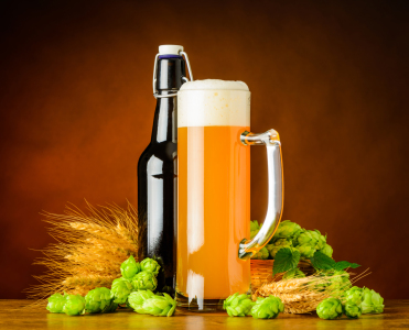 Bild-Nr: 11913729 Weißbier mit Weizen und Hopfen Erstellt von: xfotostudio