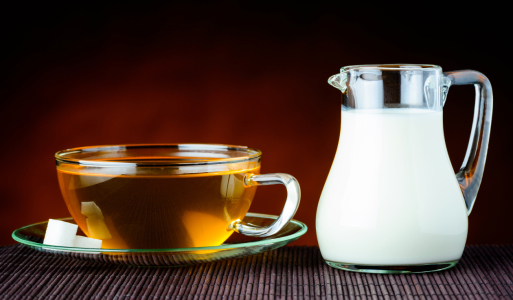 Bild-Nr: 11913733 Schwarztee mit Milch Erstellt von: xfotostudio