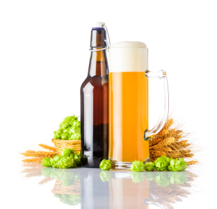 Bild-Nr: 11915928 Weizenbier mit Hopfen und Weizen auf Weiß Erstellt von: xfotostudio