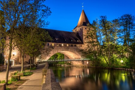 Bild-Nr: 11916481 Kettensteg in Nürnberg während blauer Stunde Erstellt von: Asvolas