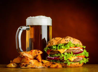 Bild-Nr: 11918144 Stillleben Bier mit Burger und Bratkartoffeln Erstellt von: xfotostudio