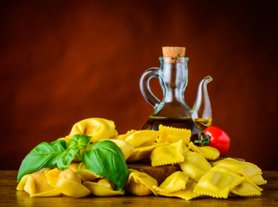 Bild-Nr: 11918725 Stillleben mit Ravioli und Tortellini mit Öl Erstellt von: xfotostudio