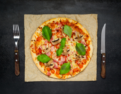 Bild-Nr: 11920191 Pizza Margheritta mit Pilze und Käse Erstellt von: xfotostudio