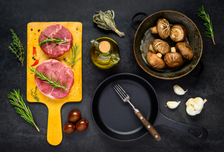 Bild-Nr: 11920192 Steak Fleisch mit Pilze und Pfanne Erstellt von: xfotostudio