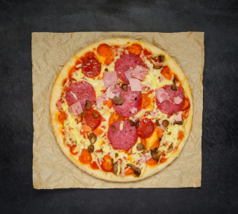 Bild-Nr: 11920724 Pizza Salami und Käse Erstellt von: xfotostudio