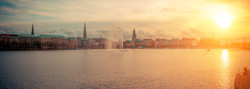 als am Hamburg Abend Landungsbrücken