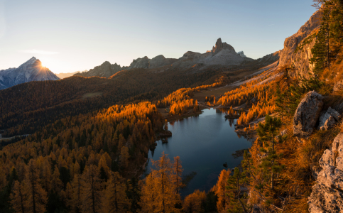 Bild-Nr: 11991173 Herbstszenerie am Lago Federa in Cortina d\'Ampezzo Erstellt von: Graphitone