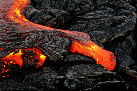 Bild-Nr: 11994581 Glühende Lava tritt aus einer Erdspalte aus Erstellt von: lichtjahr21