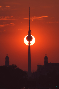 Bild-Nr: 12006609 Berlin Sonnenfinsternis Karl Marx Allee Erstellt von: Jean Claude Castor