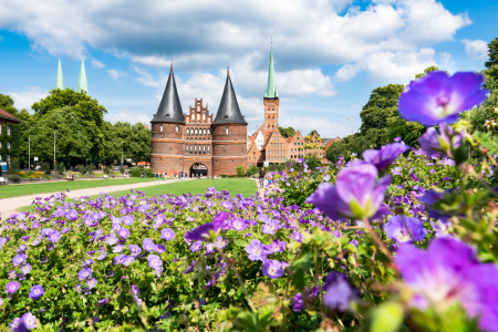 Bild-Nr: 12046787 Holstentor in Lübeck Schleswig-Holstein Erstellt von: eyetronic