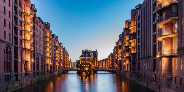 Bild-Nr: 12053132 Speicherstadt mit dem Wasserschloss in Hamburg Erstellt von: dieterich