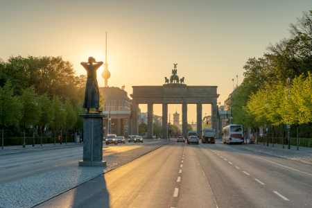 Bild-Nr: 12061638 Sonnenaufgang am Brandenburger Tor in Berlin Erstellt von: eyetronic