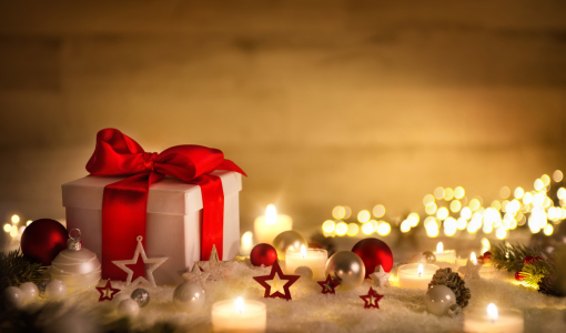 Bild-Nr: 12106999 Weihnachtlicher Hintergrund mit Geschenk und Band Erstellt von: Smileus