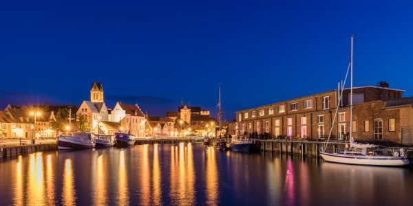 Bild-Nr: 12185777 Alter Hafen in Wismar am Abend Erstellt von: dieterich