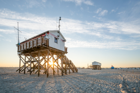 Bild-Nr: 12217749 Pfahlbauten am Strand von Sankt Peter Ording Erstellt von: eyetronic