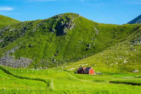 Bild-Nr: 12231056 Berge und Bauernhof auf den Lofoten in Norwegen Erstellt von: Rico Ködder