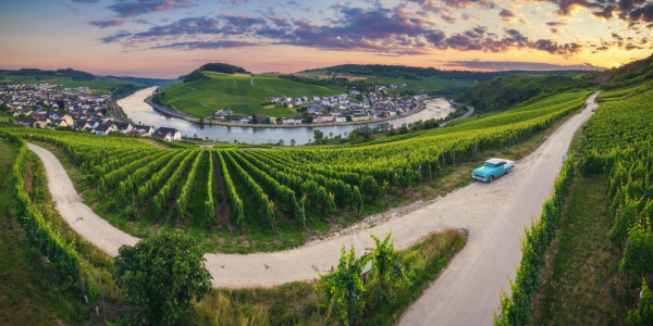 Bild-Nr: 12234637 Moselschleife Panorama mit Chevy Bel Air Erstellt von: Jean Claude Castor