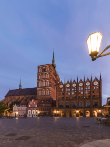 Bild-Nr: 12244213 Alter Markt in Stralsund am Abend Erstellt von: dieterich