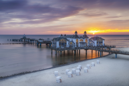 Bild-Nr: 12269613 RÜGEN Seebrücke in Sellin zum Sonnenaufgang Erstellt von: Melanie Viola