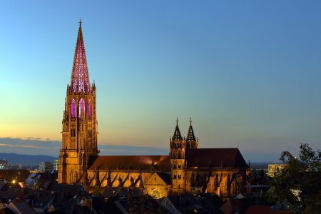 Bild-Nr: 12358716 Illuminierter Münsterturm Freiburg Erstellt von: Patrick Lohmüller