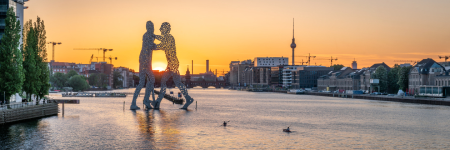 Bild-Nr: 12361010 Berlin Skyline mit Molecule Man und Fernsehturm Erstellt von: eyetronic