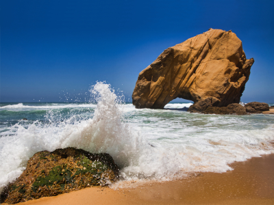 Bild-Nr: 12366780 Felsen und Strand bei Santa Cruz in Portugal Erstellt von: Buellom