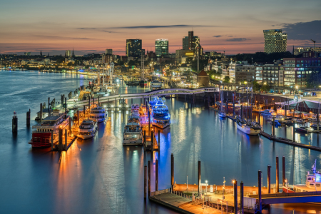 Bild-Nr: 12386657 Blick über den Niederhafen in Hamburg bei Nacht Erstellt von: Michael Valjak