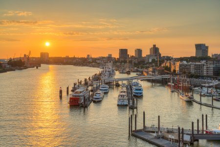 Bild-Nr: 12387467 Goldener Sonnenuntergang in Hamburg Erstellt von: Michael Valjak