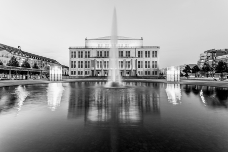 Bild-Nr: 12389019 Oper am Augustusplatz in Leipzig - Monochrom Erstellt von: dieterich