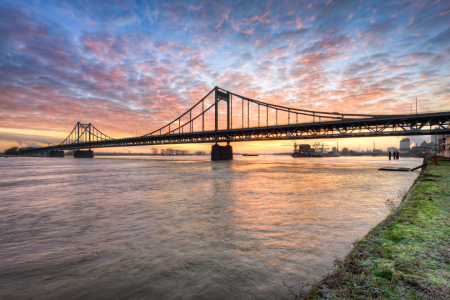 Bild-Nr: 12390283 Krefeld-Uerdingener Rheinbrücke bei Sonnenaufgang Erstellt von: Michael Valjak