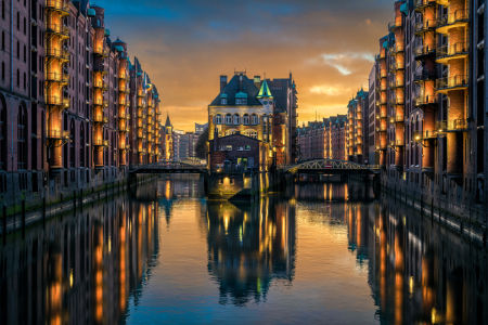 Bild-Nr: 12394407 Sonnenuntergang am Wasserschloss in Hamburg Erstellt von: Mapics