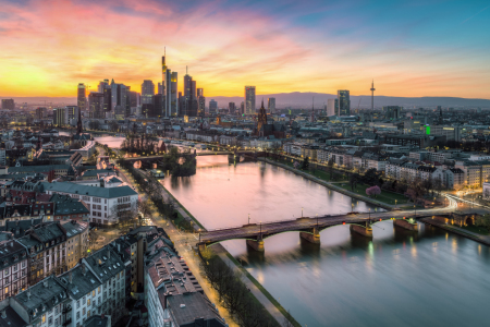 Bild-Nr: 12394764 Sonnenuntergang über den Dächern Frankfurts Erstellt von: Michael Valjak