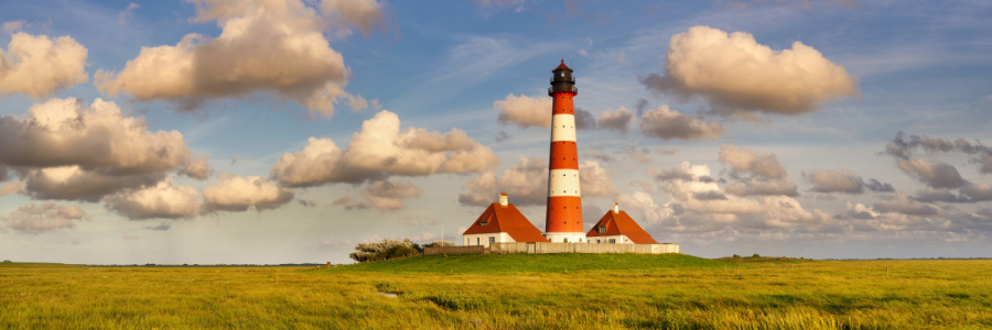 Bild-Nr: 12418303 Leuchtturm Westerheversand bei Sonnenuntergang Erstellt von: KundenNr-360966