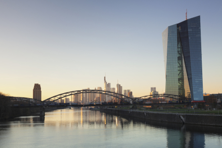 Bild-Nr: 12423903 Europäischen Zentralbank in Frankfurt bei Sonnenun Erstellt von: KundenNr-360966