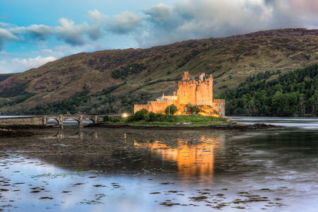 Bild-Nr: 12438411 Eilean Donan Castle in Schottland am Abend Erstellt von: Michael Valjak
