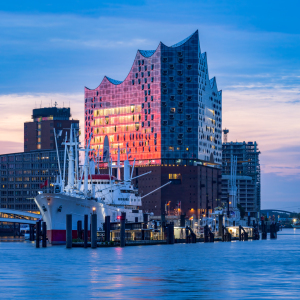 Bild-Nr: 12543037 Elbphilharmonie bei Sonnenaufgang Erstellt von: eyetronic
