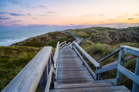 Bild-Nr: 12543243 Dünenwanderung bei Sonnenaufgang auf Sylt Erstellt von: Kai-Fischer