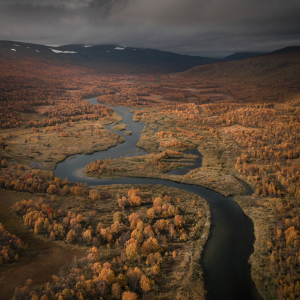 Bild-Nr: 12545534 Fluss in Lappland im Herbst in Schweden von oben Erstellt von: BastianLinder