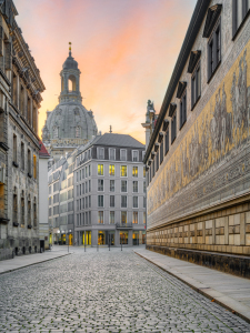 Bild-Nr: 12555999 Fürstenzug und Frauenkirche in Dresden Erstellt von: Michael Valjak