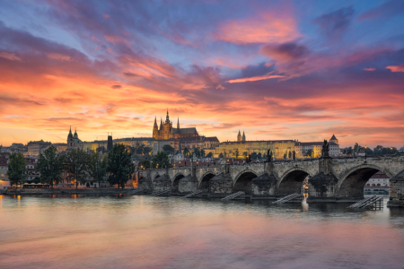 Bild-Nr: 12565889 Prager Burg und Karlsbrücke bei Sonnenuntergang Erstellt von: Michael Valjak