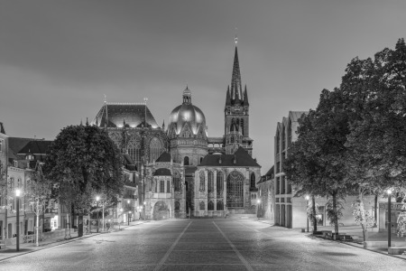 Bild-Nr: 12569479 Aachener Dom schwarz-weiß Erstellt von: Michael Valjak