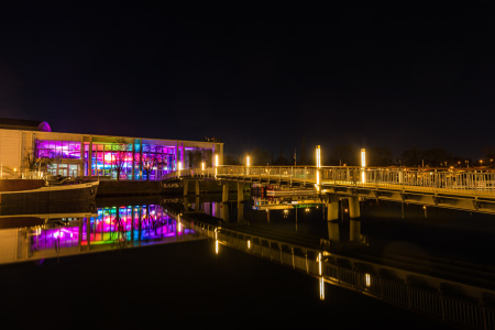 Bild-Nr: 12574109 MUK in Lübeck bei Nacht Erstellt von: Ursula Reins