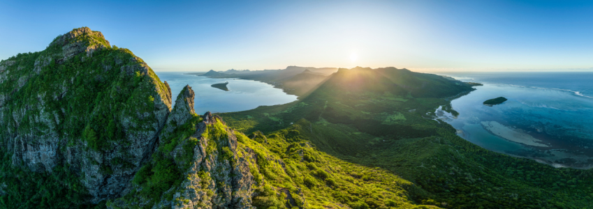 Bild-Nr: 12582573 Sonnenaufgang am Le Morne Brabant auf Mauritius Erstellt von: eyetronic