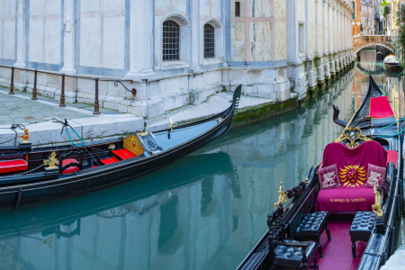 Bild-Nr: 12583374 Gondeln in Venedig Erstellt von: Walter G. Allgöwer