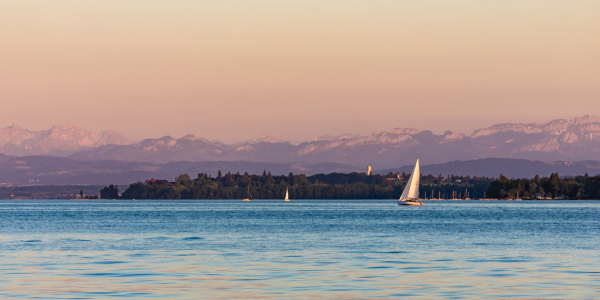 Bild-Nr: 12591686 Segelboot vor dem Bodanrück auf dem Bodensee Erstellt von: dieterich