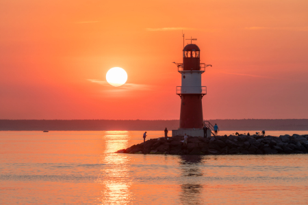 Bild-Nr: 12613625 Sonnenaufgang an der Ostmole Warnemünde Erstellt von: eyetronic