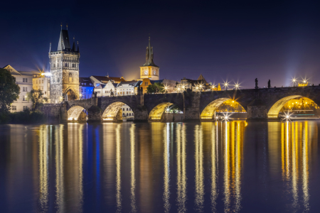 Bild-Nr: 12614410 Karlsbrücke mit Altstädter Brückenturm bei Nacht Erstellt von: Melanie Viola