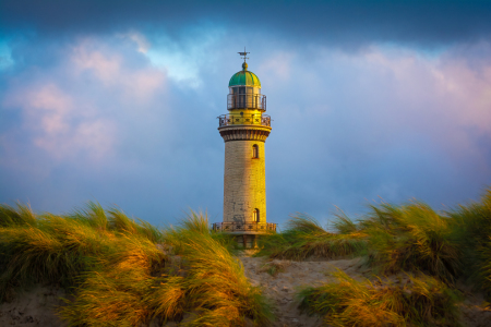 Bild-Nr: 12622516 Leuchtturm in Warnemünde am Abend Erstellt von: Martin Martin Wasilewski