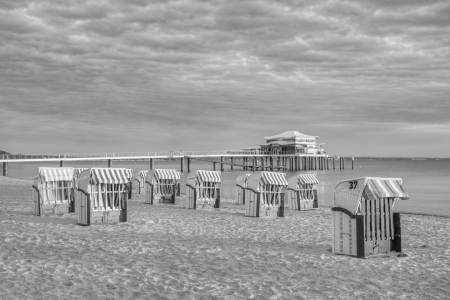 Bild-Nr: 12636470 Morgens am Timmendorfer Strand schwarz-weiß Erstellt von: Michael Valjak