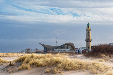 Bild-Nr: 12645196 Leuchtturm und den Teepott in Warnemünde Erstellt von: Rico Ködder